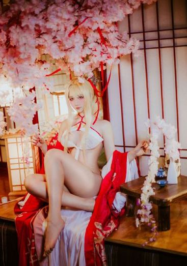 国产亚洲精品美女2020久久_4K手机免费观看完整